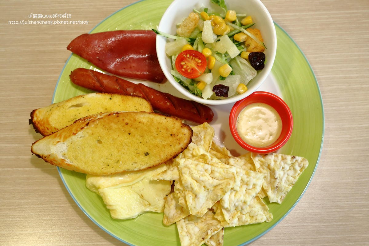 【食║中和】洋廚～給你從早到晚的美味餐點，免收服務費還不限時唷！