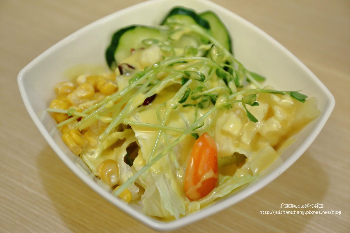 【食║中和】洋廚～給你從早到晚的美味餐點，免收服務費還不限時唷！