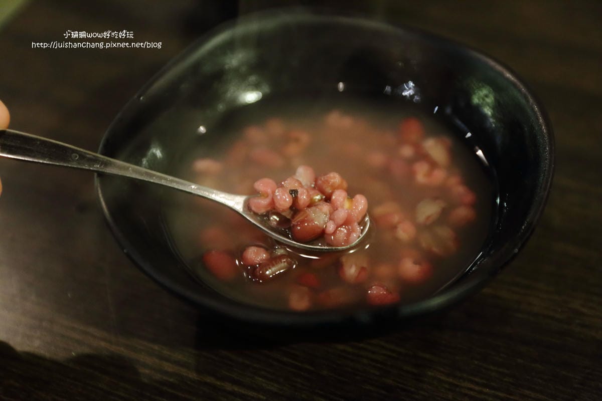 【食║新店】工地 饗夜堂～巷弄內平價串燒居酒屋，來一杯每一串都有無法抵抗！