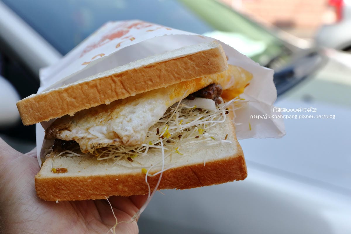 【食║台中大里】無名肉蛋吐司～“小鮮肉”上菜！可以吃到真正肉片的肉蛋吐司！