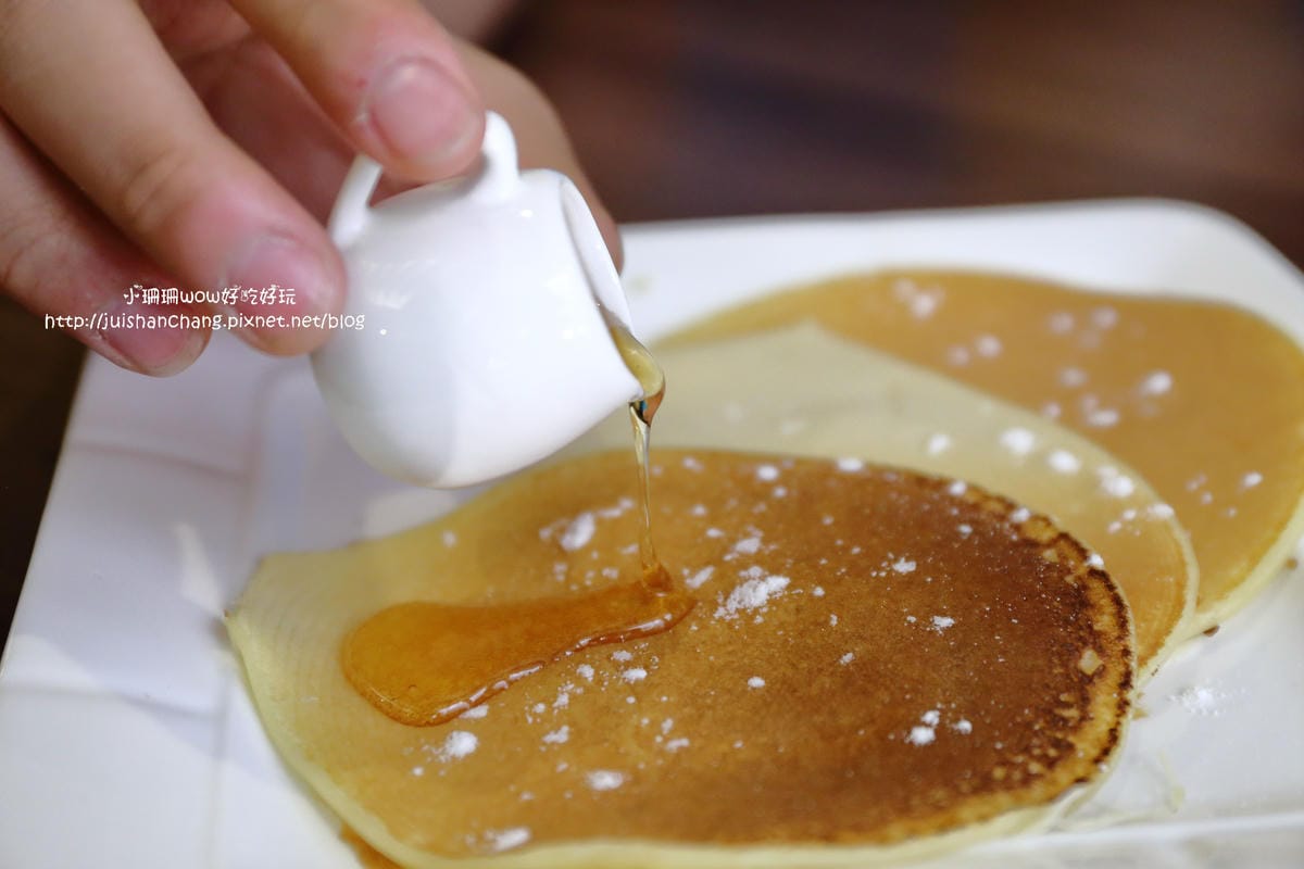 【食║中永和】Gathering複合式泡沫紅茶店～巨無霸燈泡奶茶，敢挑戰看看嗎？（已歇業）　