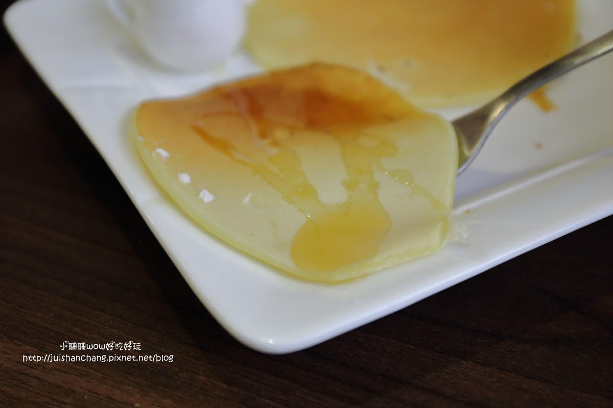 【食║中永和】Gathering複合式泡沫紅茶店～巨無霸燈泡奶茶，敢挑戰看看嗎？（已歇業）　