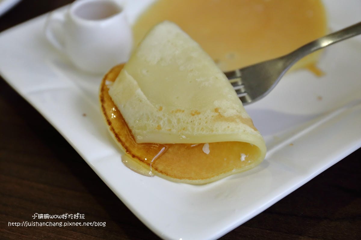 【食║中永和】Gathering複合式泡沫紅茶店～巨無霸燈泡奶茶，敢挑戰看看嗎？（已歇業）　