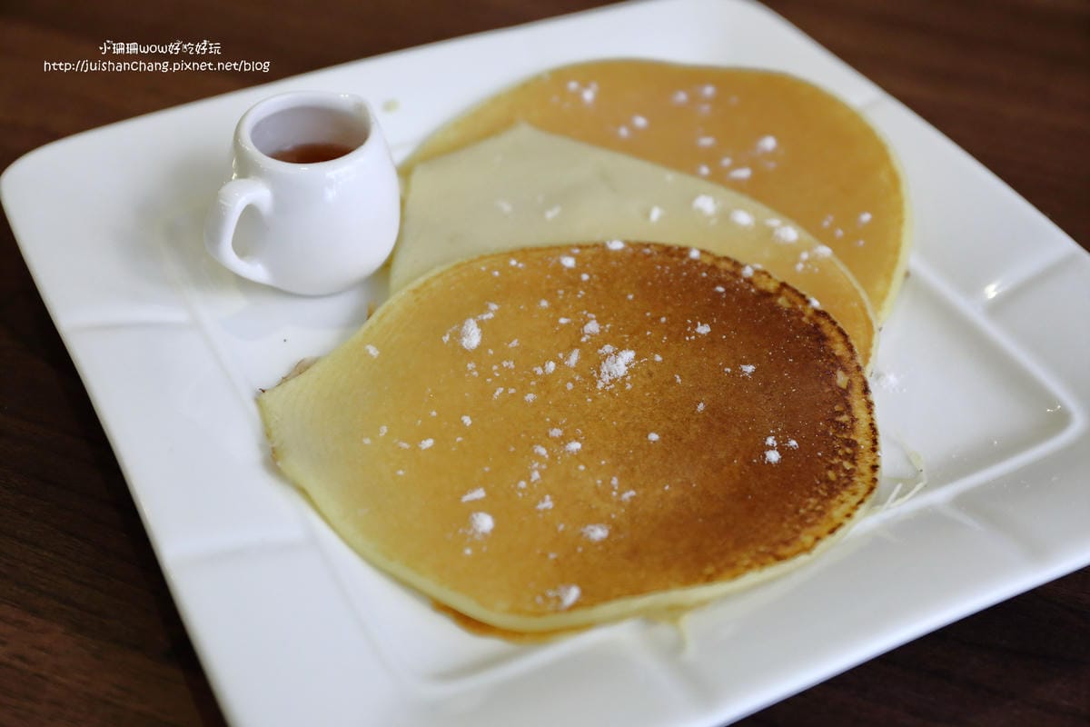 【食║中永和】Gathering複合式泡沫紅茶店～巨無霸燈泡奶茶，敢挑戰看看嗎？（已歇業）　