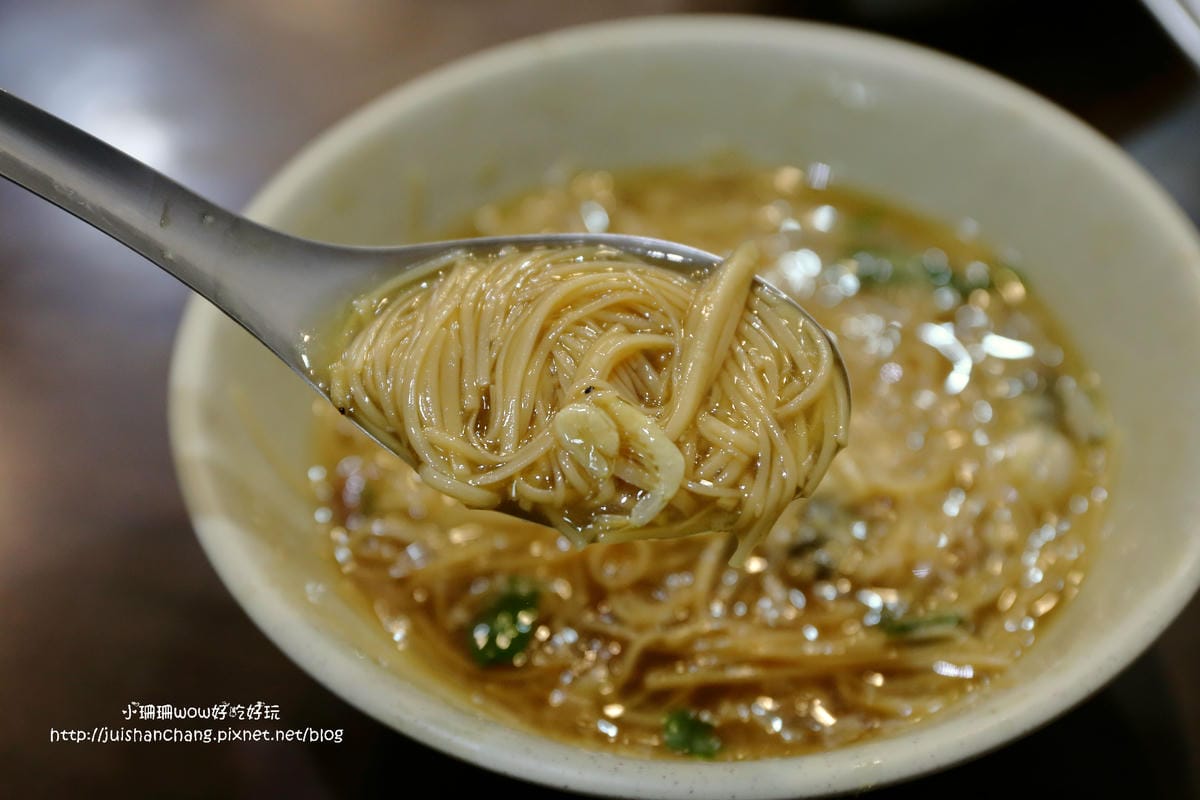 【食║永和】卜記麵線～在地人推薦15年老店！巷弄中平凡的好滋味，顆顆肥美飽滿的蚵仔呼喚，爆鮮！