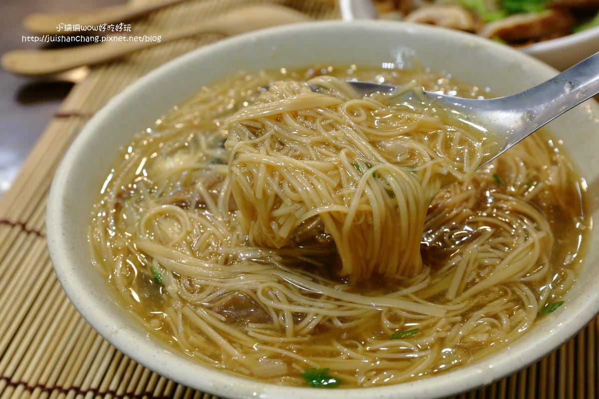 【食║永和】卜記麵線～在地人推薦15年老店！巷弄中平凡的好滋味，顆顆肥美飽滿的蚵仔呼喚，爆鮮！