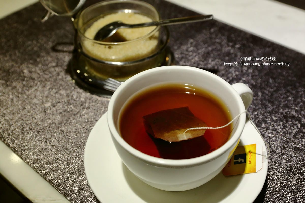 【食║中和】肥禿子美式餐廳 Bald Fatty Bistro～噴汁吧！漢堡就是要大口咬才過癮。永安市場美式餐廳/四號公園