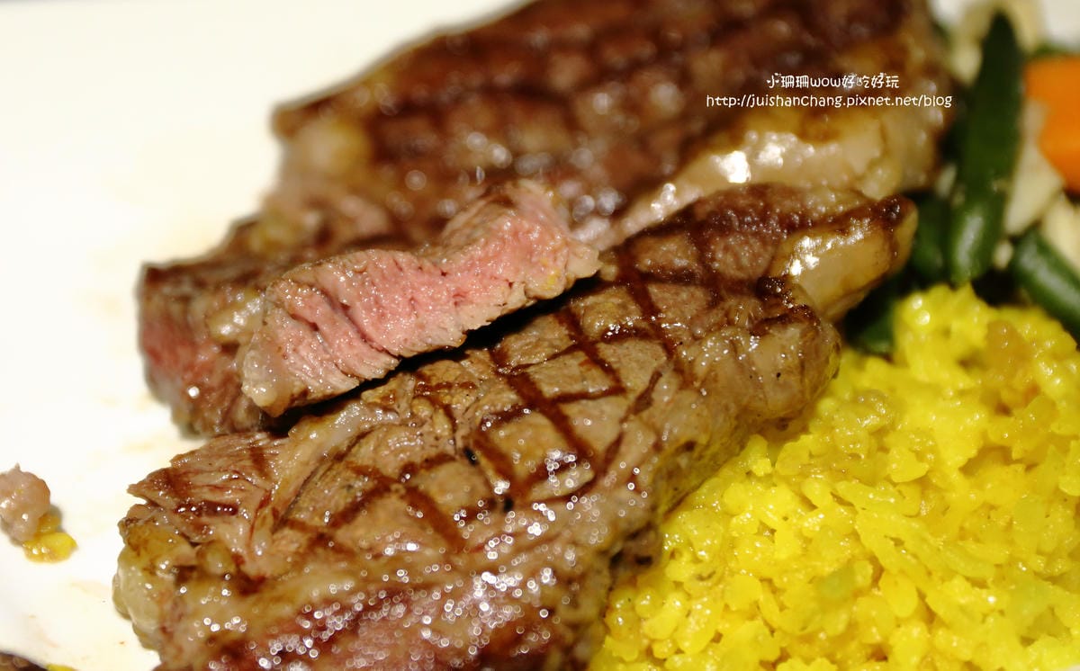 【食║中和】肥禿子美式餐廳 Bald Fatty Bistro～噴汁吧！漢堡就是要大口咬才過癮。永安市場美式餐廳/四號公園