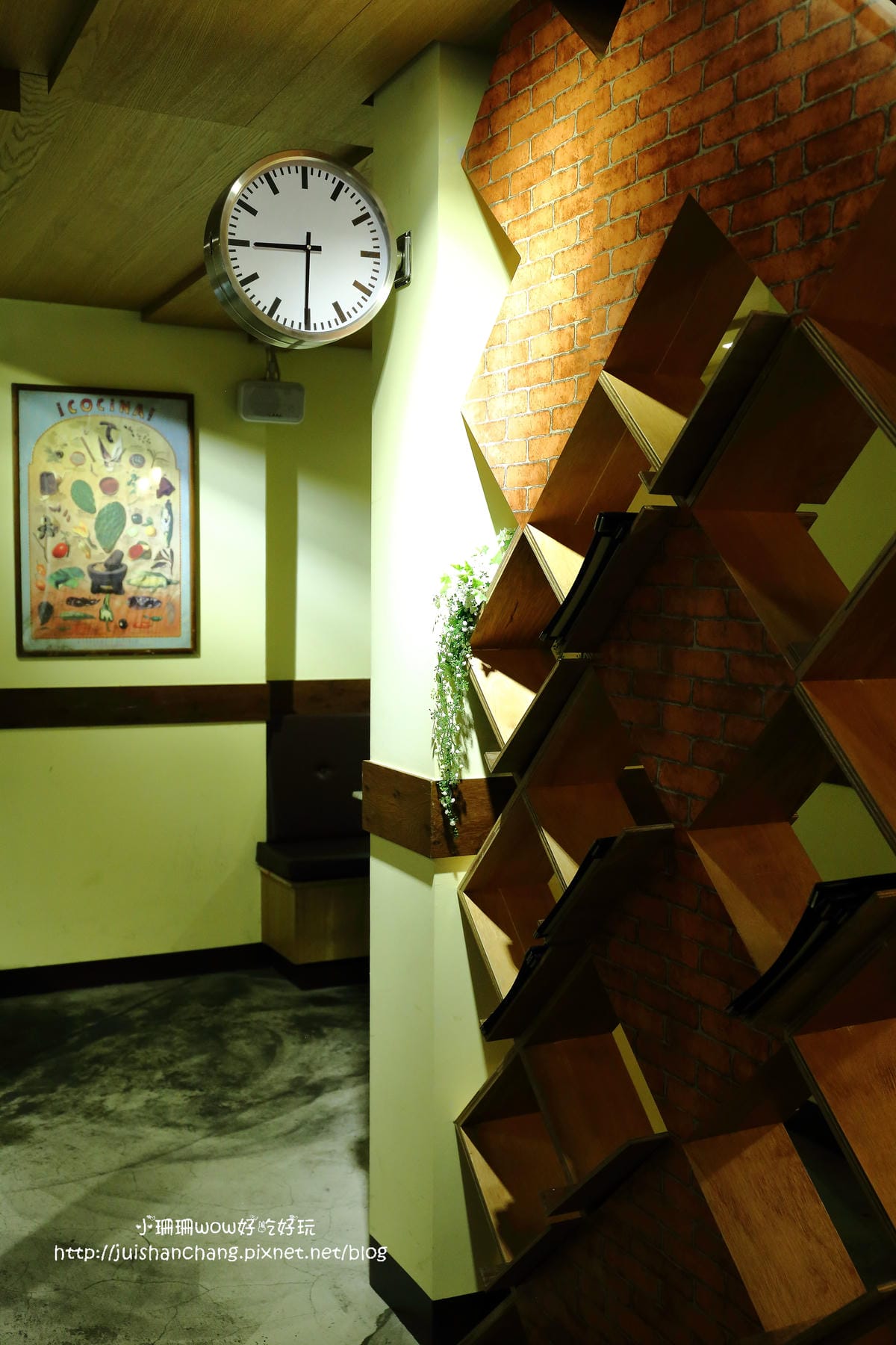 【食║中和】肥禿子美式餐廳 Bald Fatty Bistro～噴汁吧！漢堡就是要大口咬才過癮。永安市場美式餐廳/四號公園