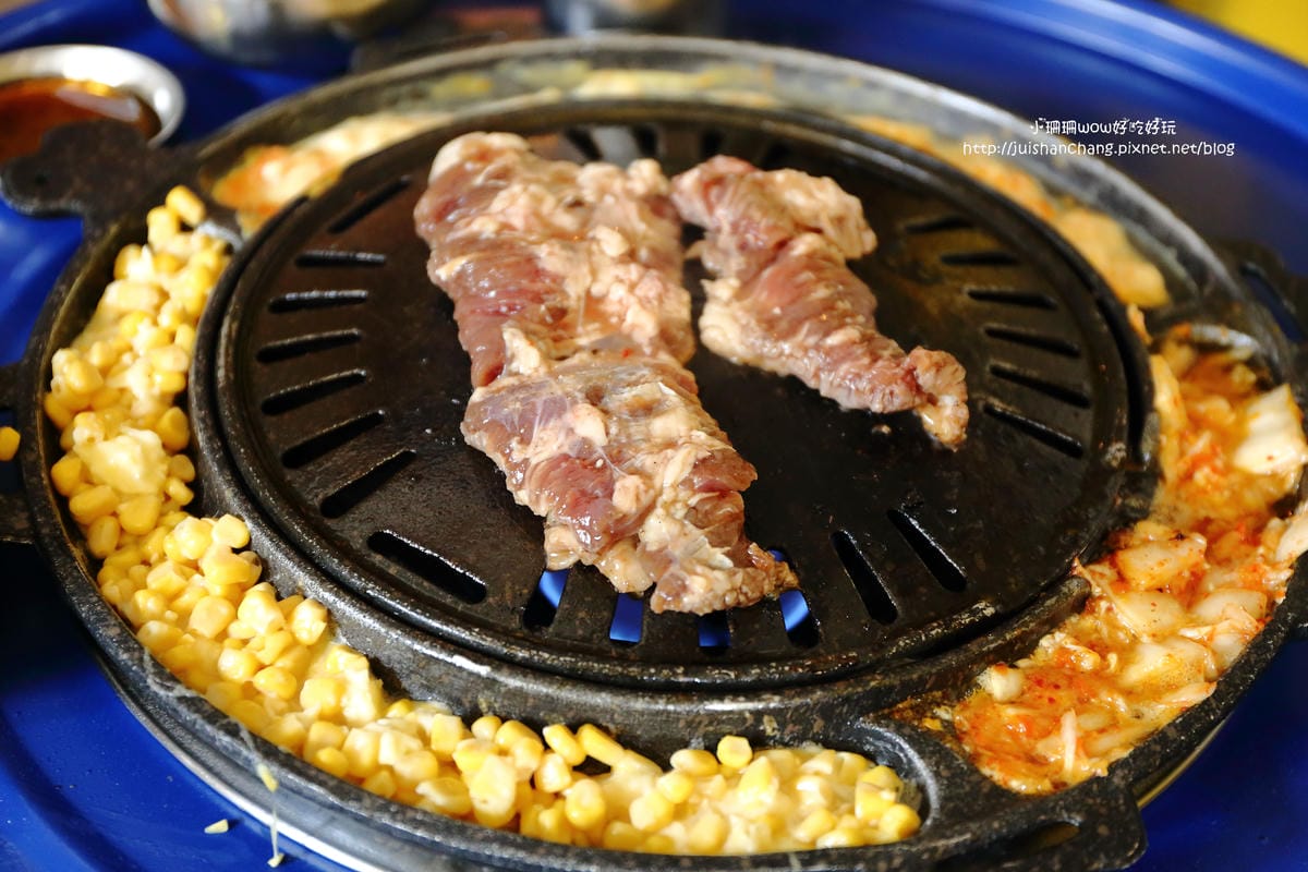 【食||台中】StandUp-韓道立燒～台中新開幕站著吃烤肉，ㄗㄗ作響的美味讓人甘心罰站吃的(已歇業)