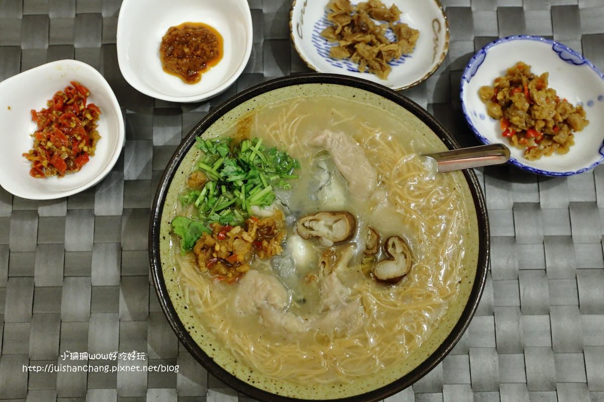 【食║板橋】元氣御品麵線〜湳雅夜市新人氣美食。料快比麵線多的大腸麵線，柴魚熬湯底，沒吃會想念！