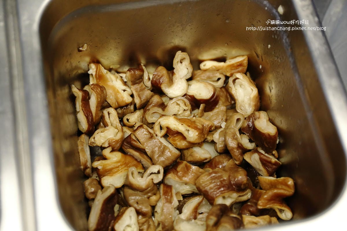 【食║板橋】元氣御品麵線〜湳雅夜市新人氣美食。料快比麵線多的大腸麵線，柴魚熬湯底，沒吃會想念！