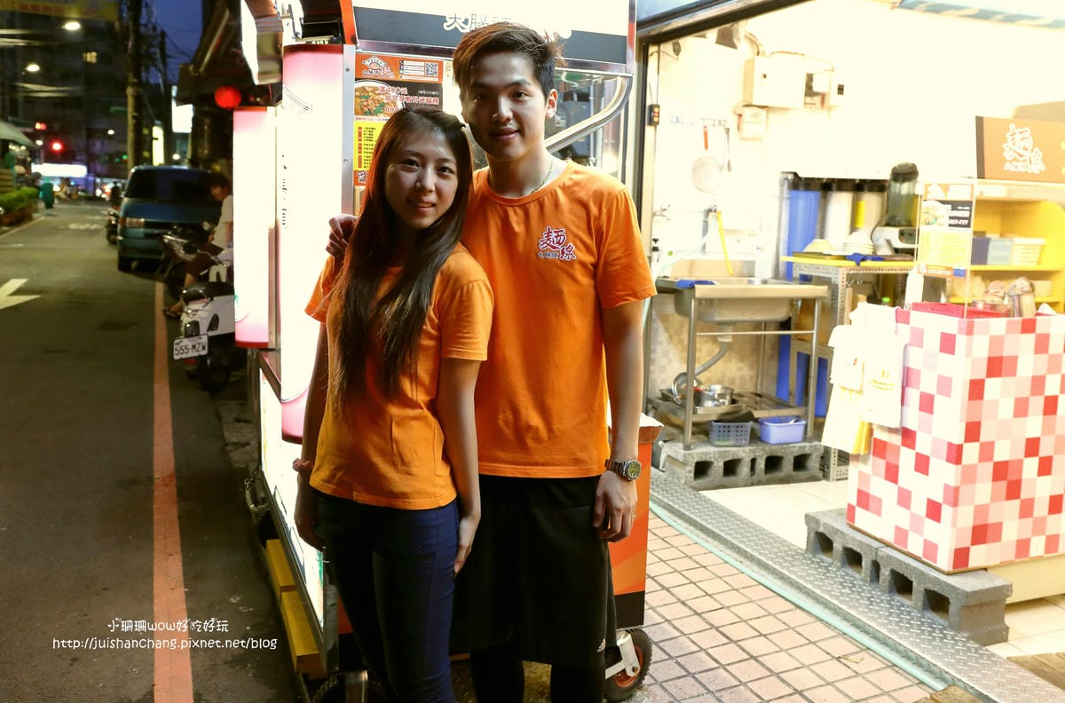 【食║板橋】元氣御品麵線〜湳雅夜市新人氣美食。料快比麵線多的大腸麵線，柴魚熬湯底，沒吃會想念！