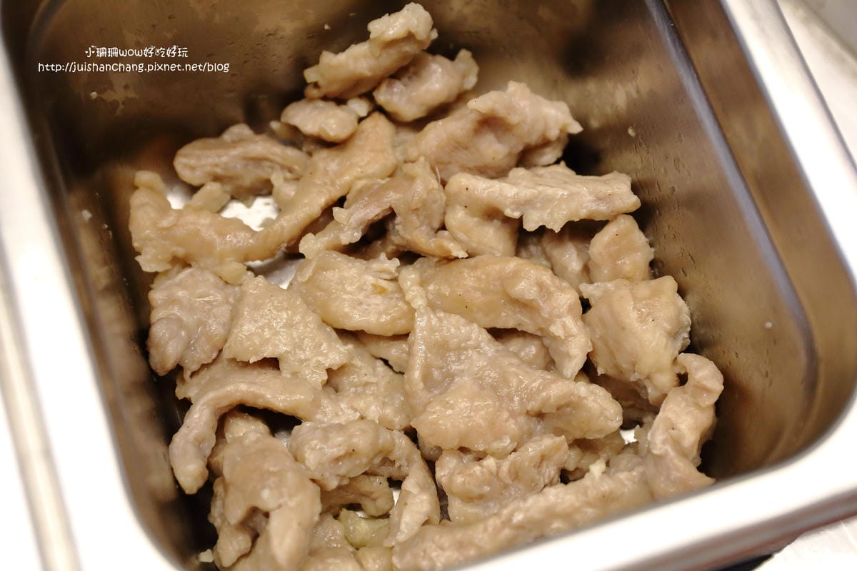 【食║板橋】元氣御品麵線〜湳雅夜市新人氣美食。料快比麵線多的大腸麵線，柴魚熬湯底，沒吃會想念！