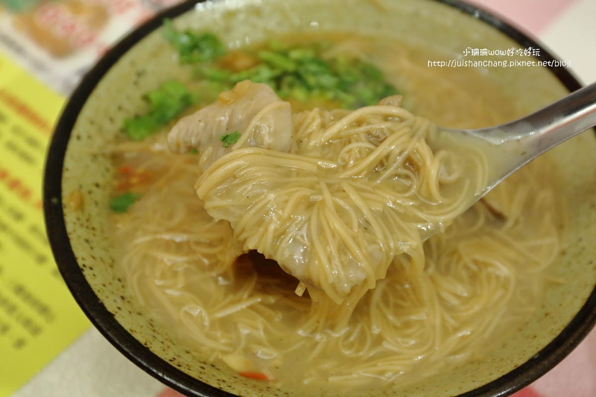【食║板橋】元氣御品麵線〜湳雅夜市新人氣美食。料快比麵線多的大腸麵線，柴魚熬湯底，沒吃會想念！