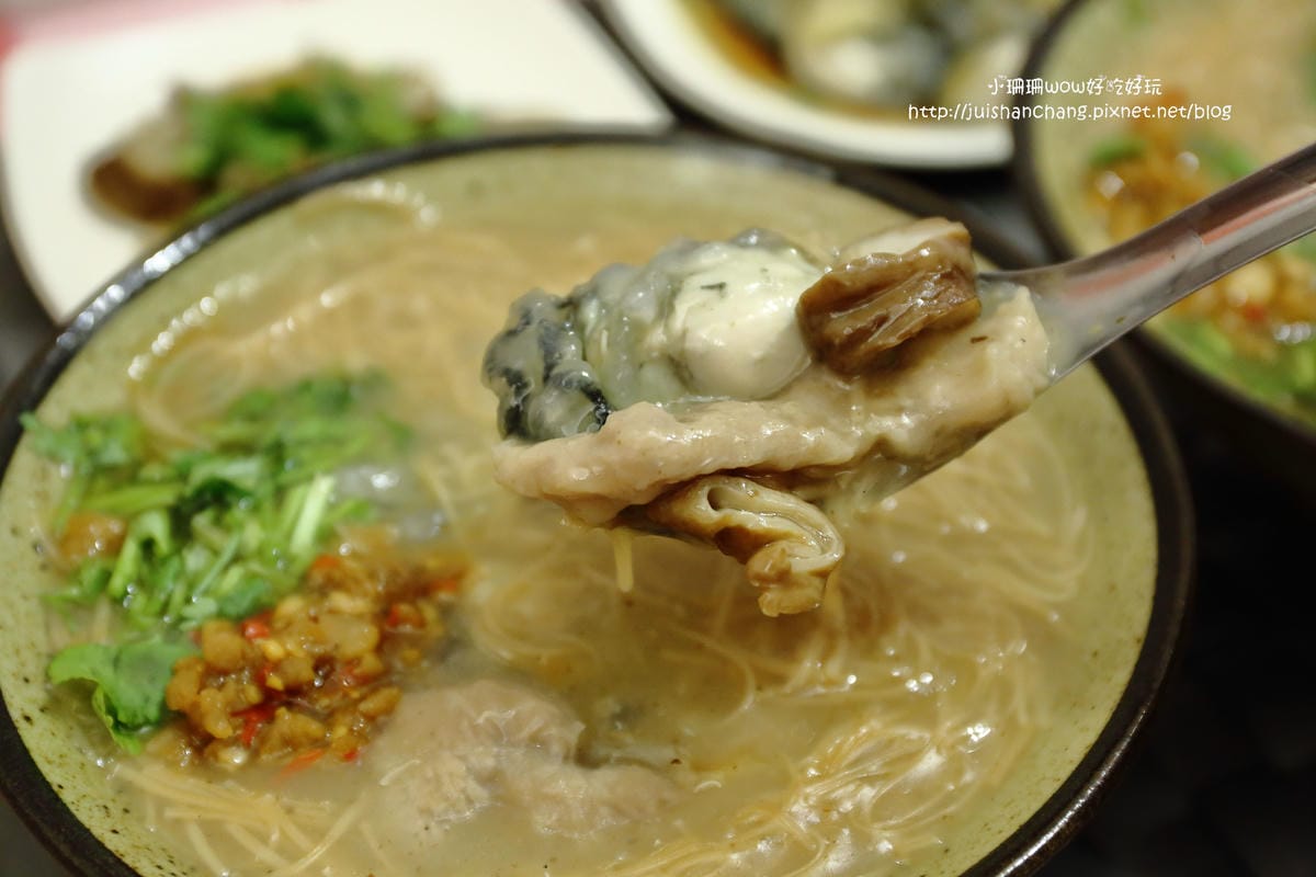 【食║板橋】元氣御品麵線〜湳雅夜市新人氣美食。料快比麵線多的大腸麵線，柴魚熬湯底，沒吃會想念！