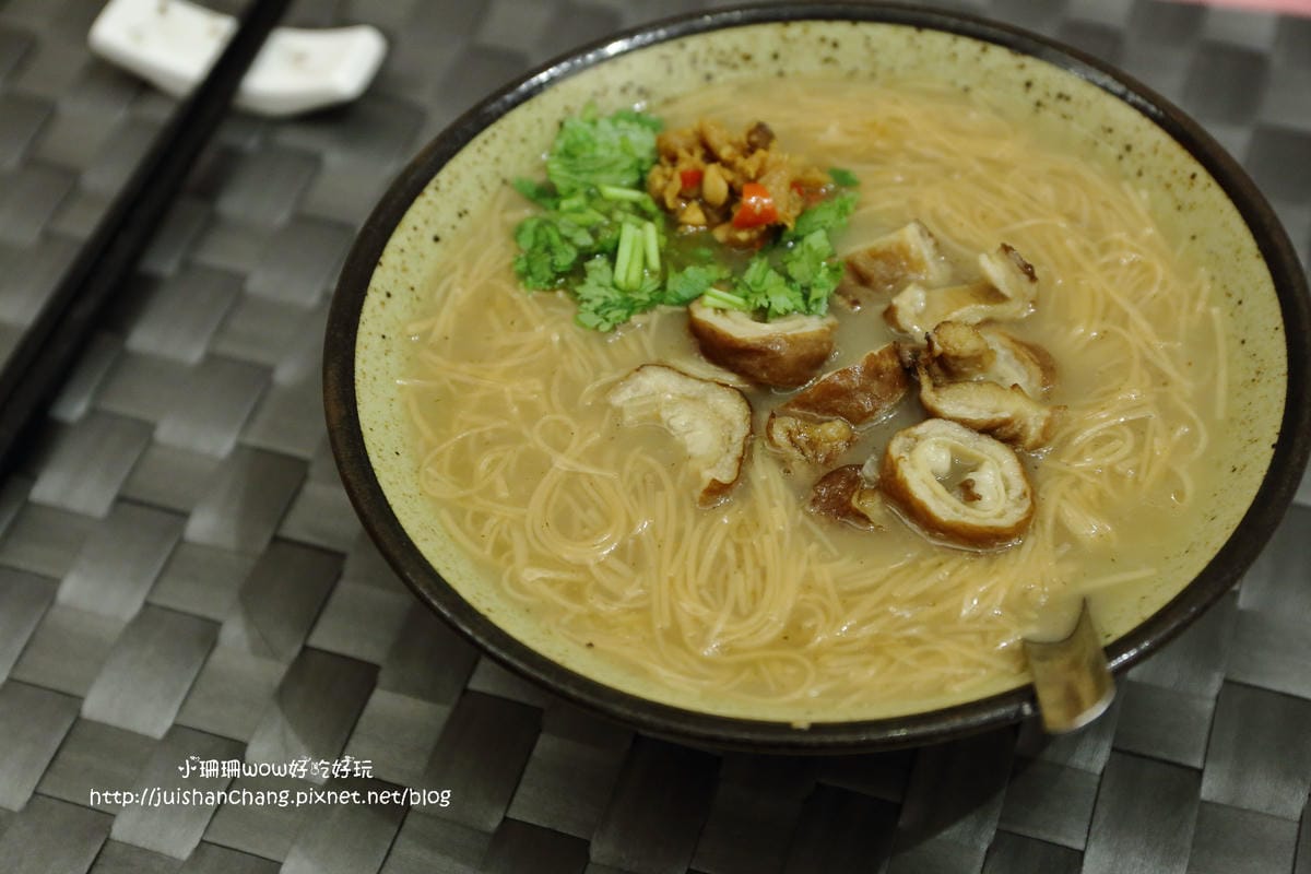 【食║板橋】元氣御品麵線〜湳雅夜市新人氣美食。料快比麵線多的大腸麵線，柴魚熬湯底，沒吃會想念！