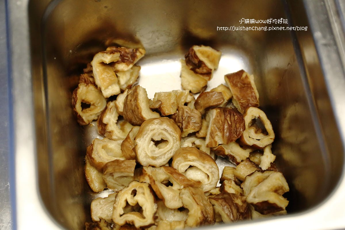 【食║板橋】元氣御品麵線〜湳雅夜市新人氣美食。料快比麵線多的大腸麵線，柴魚熬湯底，沒吃會想念！