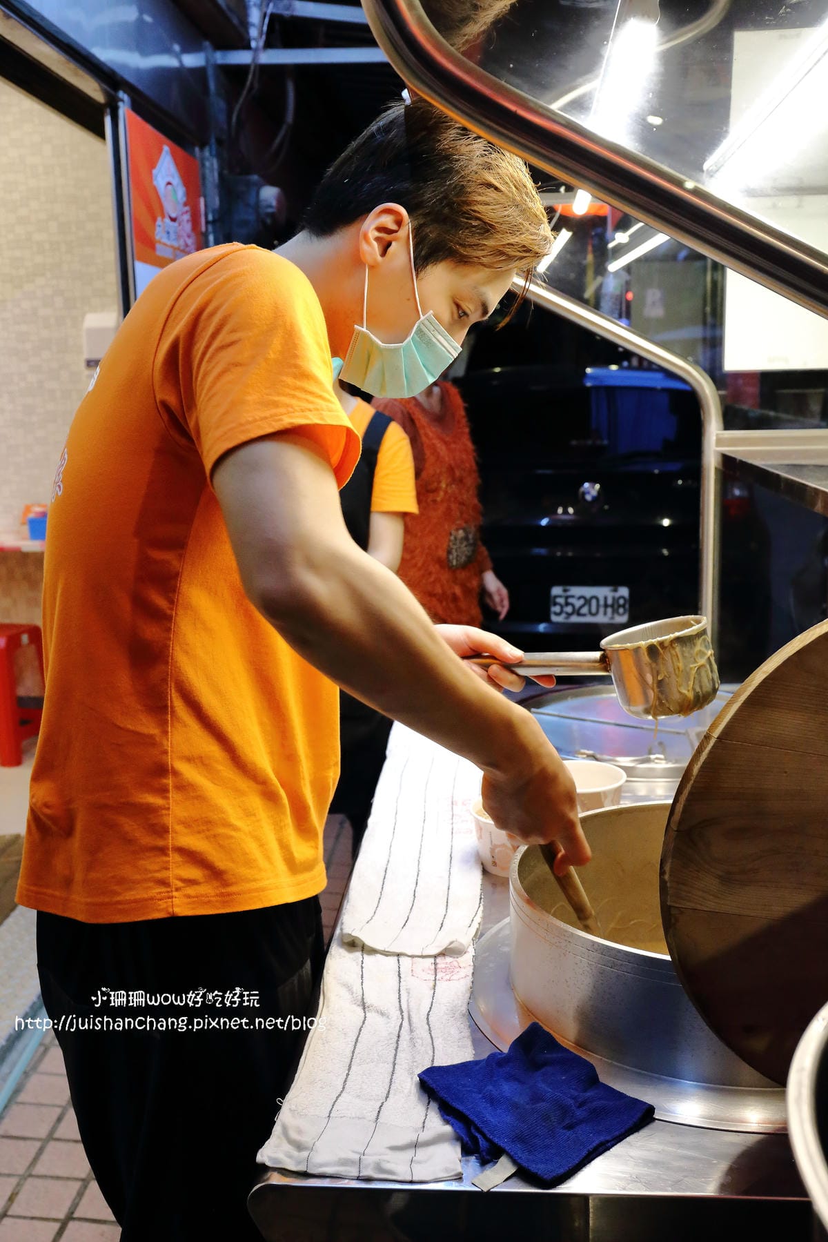 【食║板橋】元氣御品麵線〜湳雅夜市新人氣美食。料快比麵線多的大腸麵線，柴魚熬湯底，沒吃會想念！