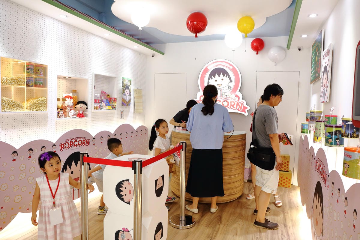 【食║台北】櫻桃小丸子爆米花專賣店～卡哇伊！全台第一間專賣店新開幕！多種口味選，12款爆米花桶任你收集！