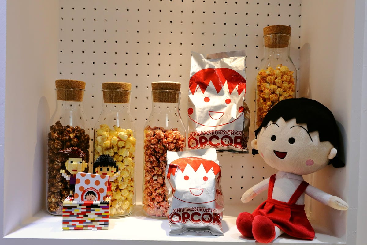 【食║台北】櫻桃小丸子爆米花專賣店～卡哇伊！全台第一間專賣店新開幕！多種口味選，12款爆米花桶任你收集！