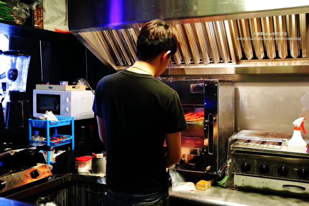 【食||板橋】IN9 飲酒串燒barrr～串燒酒吧平價美味的激推店家！放鬆一下，聚餐續攤的好去處