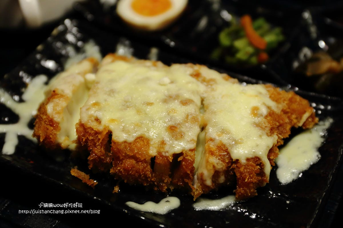 【食||中壢】怪獸咖哩～傳說中厚度三公分的日式豬排來了，每口都是驚艷！(已歇業)