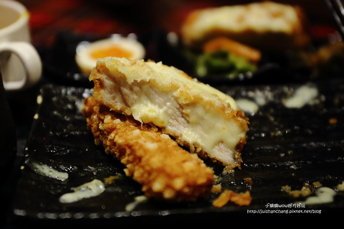 【食||中壢】怪獸咖哩～傳說中厚度三公分的日式豬排來了，每口都是驚艷！(已歇業)