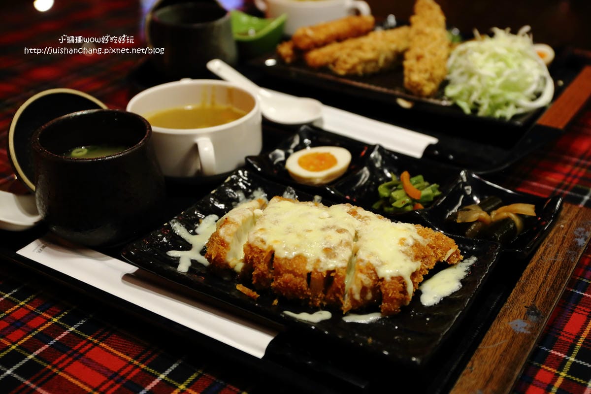 【食||中壢】怪獸咖哩～傳說中厚度三公分的日式豬排來了，每口都是驚艷！(已歇業)