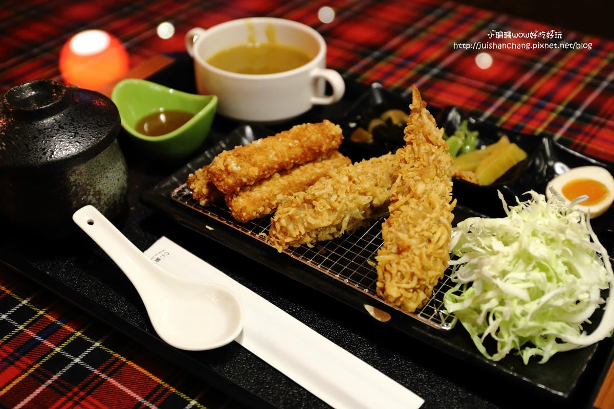 【食||中壢】怪獸咖哩～傳說中厚度三公分的日式豬排來了，每口都是驚艷！(已歇業)