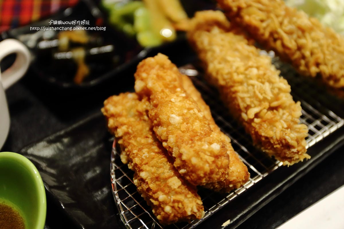 【食||中壢】怪獸咖哩～傳說中厚度三公分的日式豬排來了，每口都是驚艷！(已歇業)