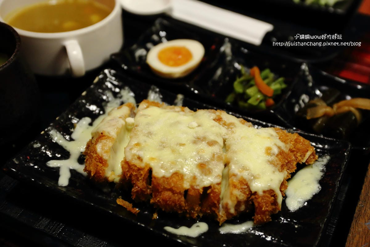 【食||中壢】怪獸咖哩～傳說中厚度三公分的日式豬排來了，每口都是驚艷！(已歇業)