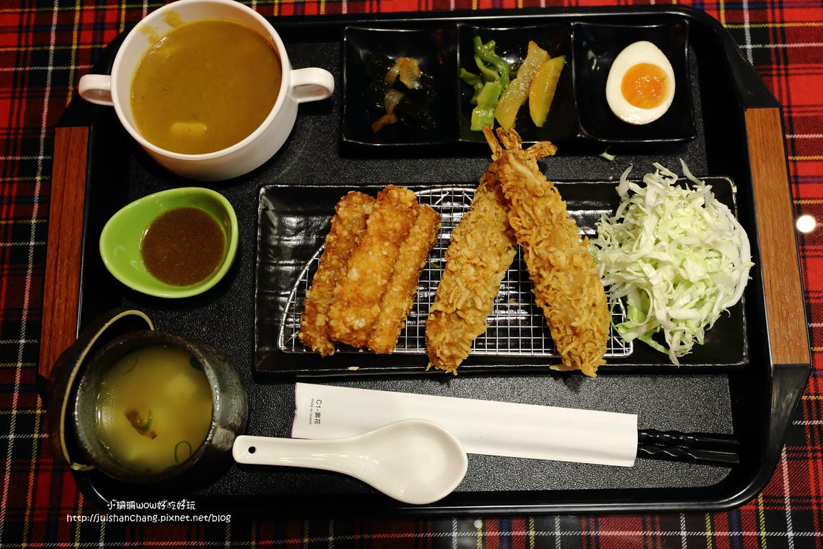 【食||中壢】怪獸咖哩～傳說中厚度三公分的日式豬排來了，每口都是驚艷！(已歇業)