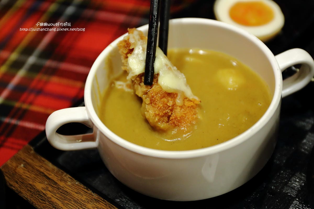 【食||中壢】怪獸咖哩～傳說中厚度三公分的日式豬排來了，每口都是驚艷！(已歇業)