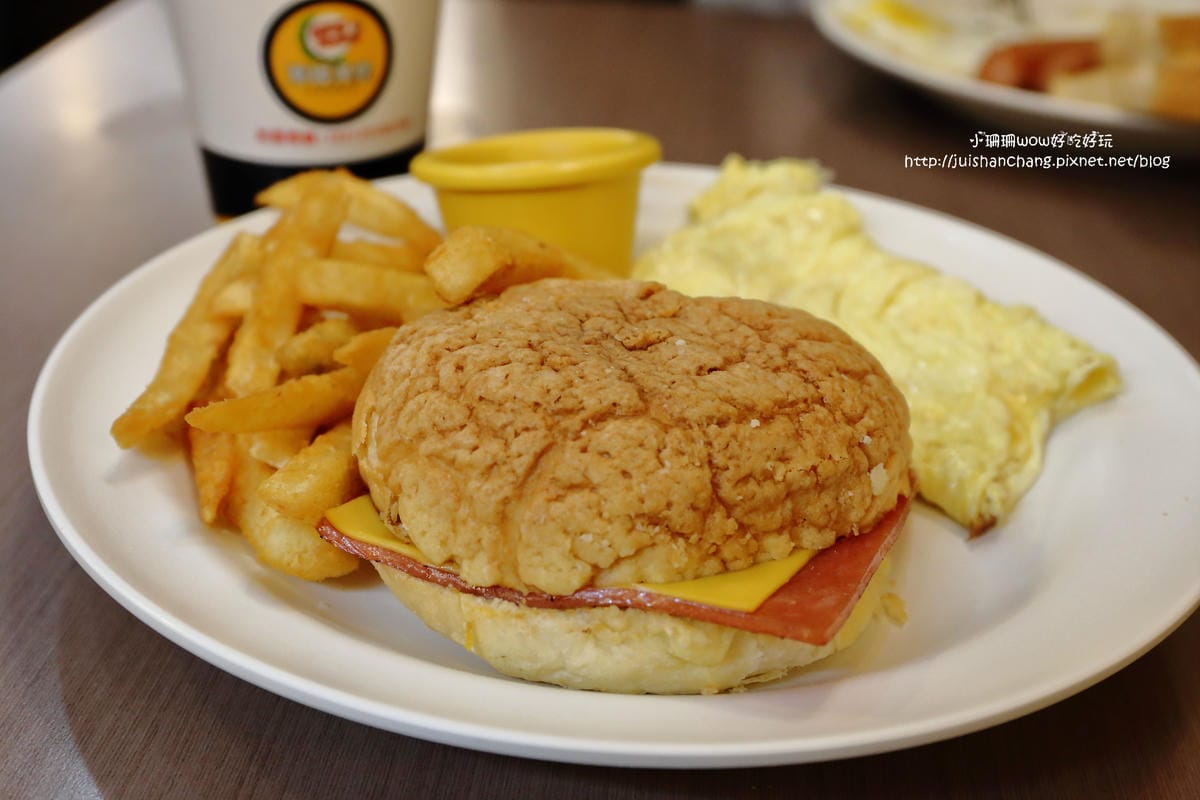 【食】飛碟漢堡專賣店～餐點有特色，早餐控絕不能錯過！