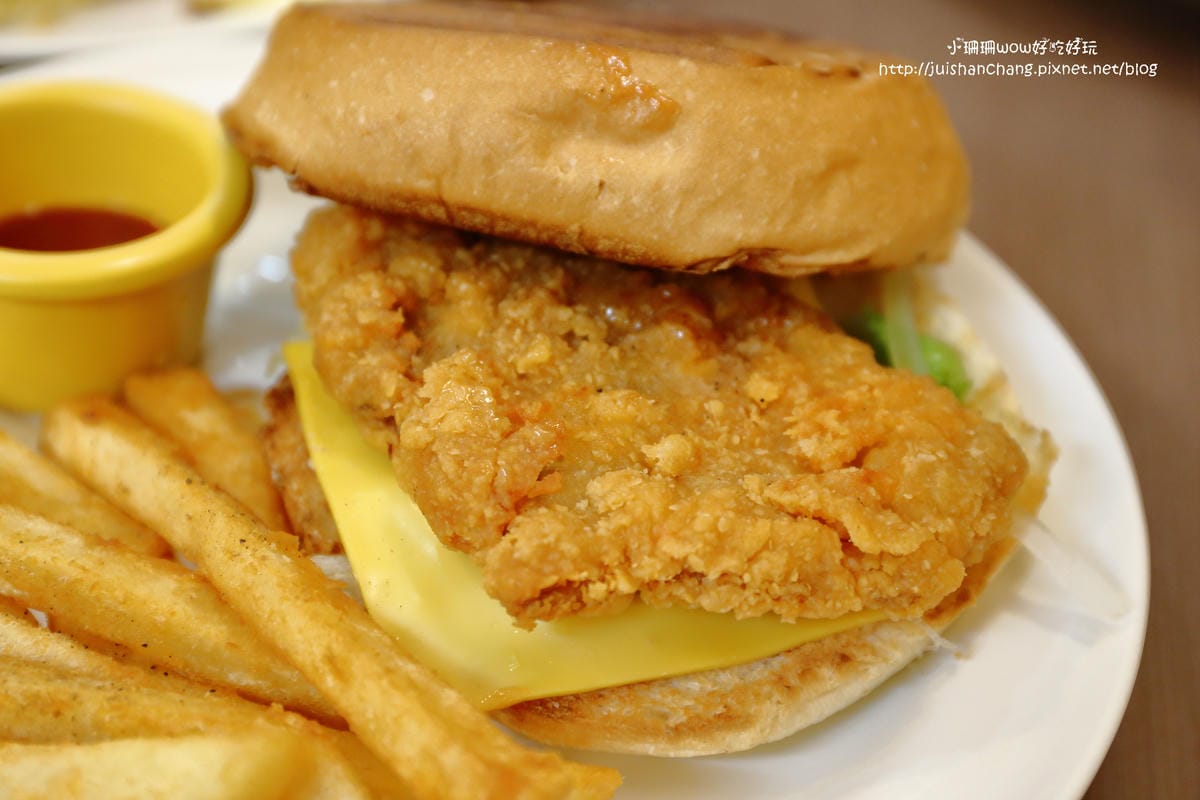 【食】飛碟漢堡專賣店～餐點有特色，早餐控絕不能錯過！