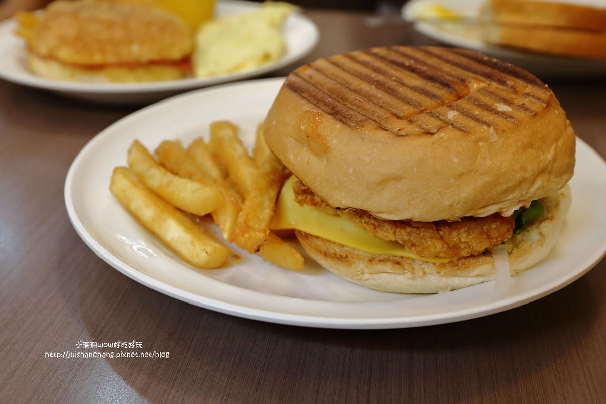 【食】飛碟漢堡專賣店～餐點有特色，早餐控絕不能錯過！