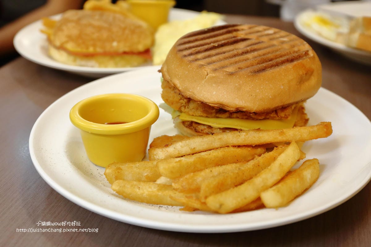 【食】飛碟漢堡專賣店～餐點有特色，早餐控絕不能錯過！