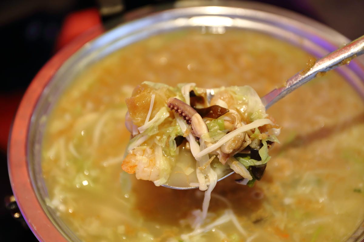 【食||宜蘭】黑白創跨界時尚餐飲〜「九宮格」主題餐廳。無國界創意熱炒，揪團聚餐好去處！(已歇業)