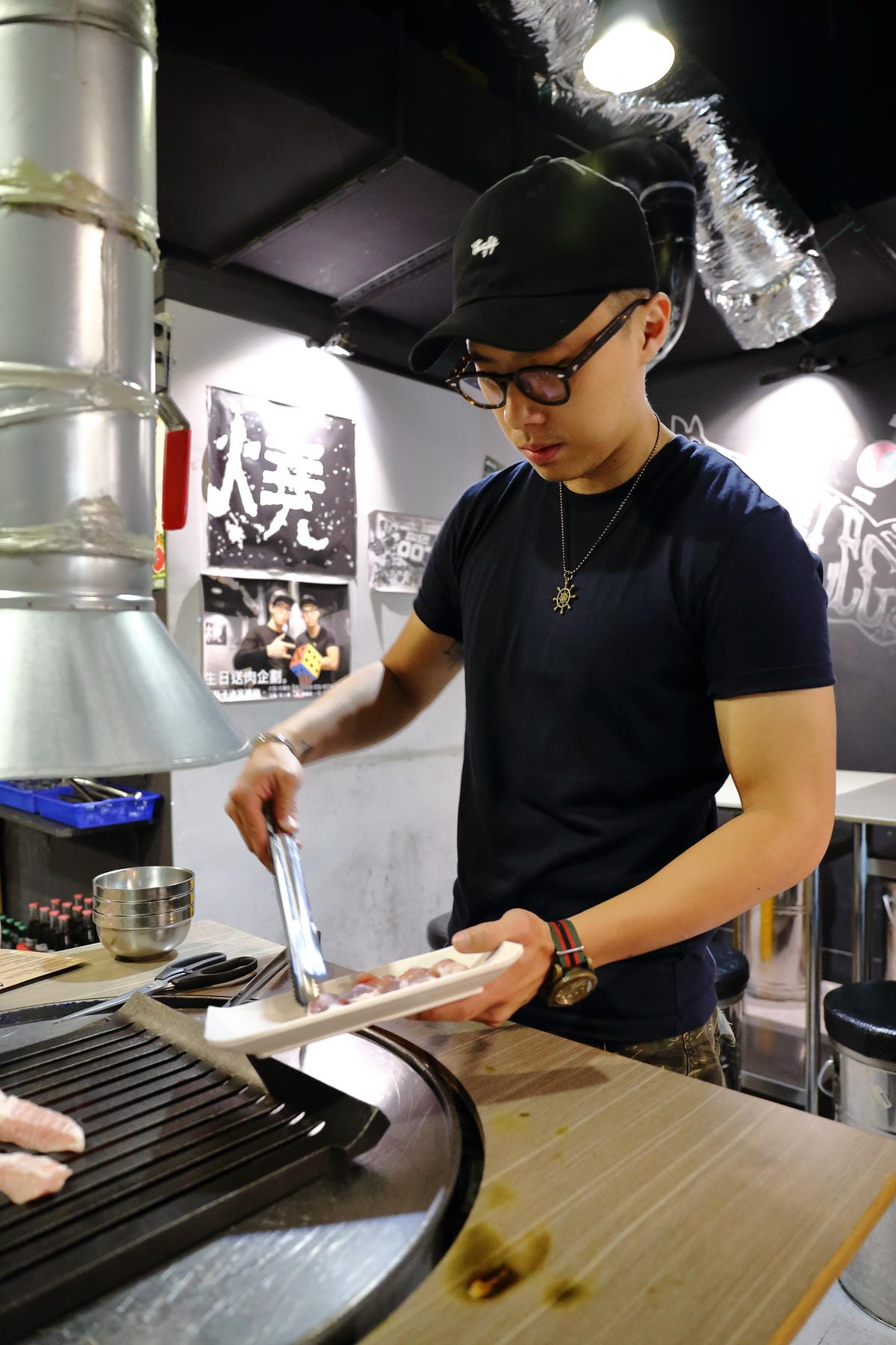 【食||台北】燒桶子 韓風立燒〜正宗汽油桶韓國烤肉/非凡大探索推薦/站著吃烤肉/國父紀念館燒肉