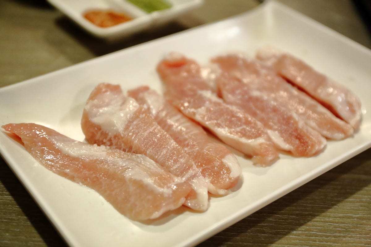 【食||台北】燒桶子 韓風立燒〜正宗汽油桶韓國烤肉/非凡大探索推薦/站著吃烤肉/國父紀念館燒肉