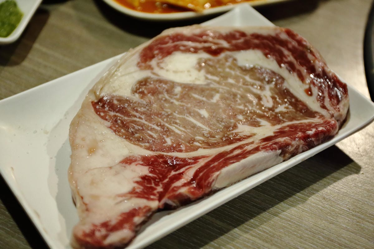 【食||台北】燒桶子 韓風立燒〜正宗汽油桶韓國烤肉/非凡大探索推薦/站著吃烤肉/國父紀念館燒肉