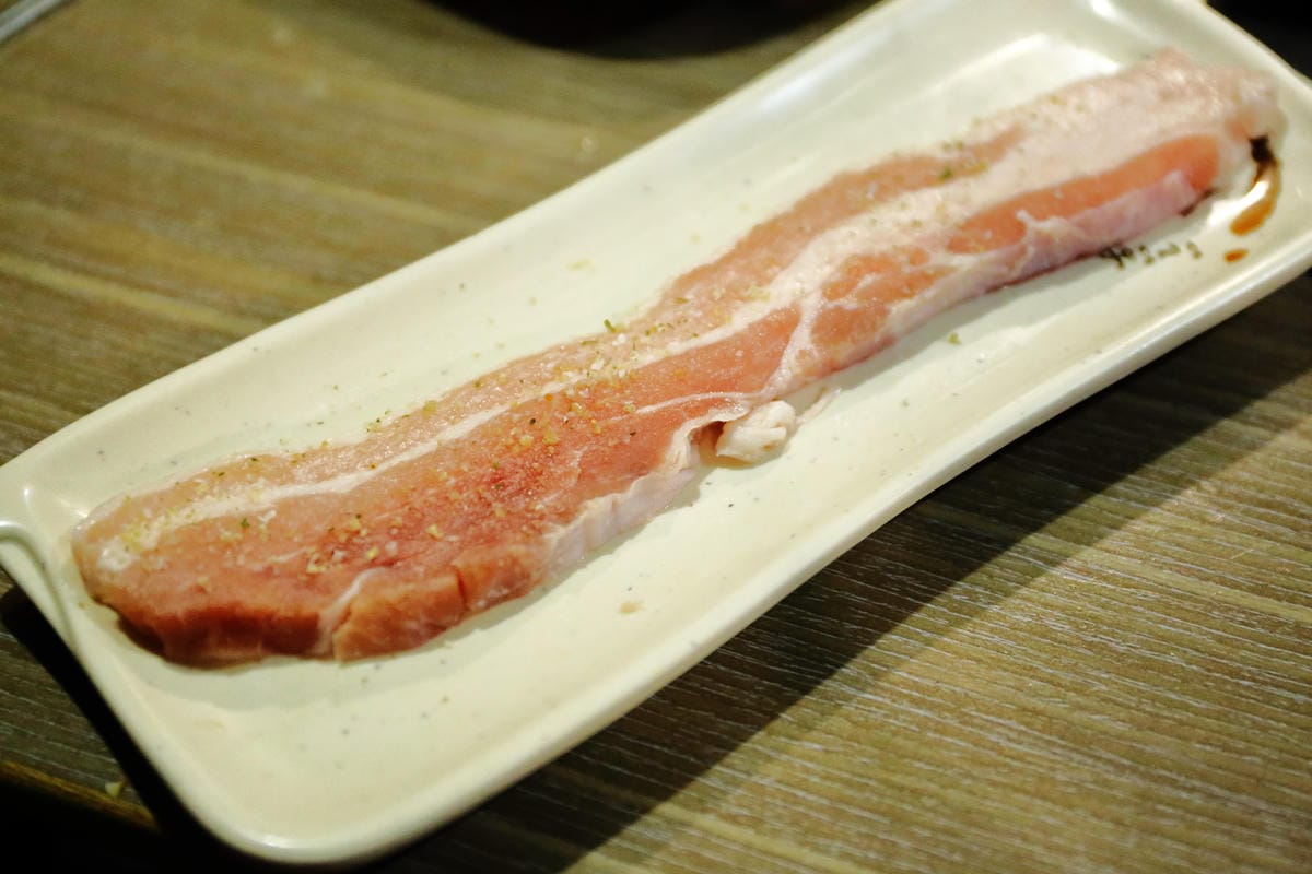 【食||台北】燒桶子 韓風立燒〜正宗汽油桶韓國烤肉/非凡大探索推薦/站著吃烤肉/國父紀念館燒肉