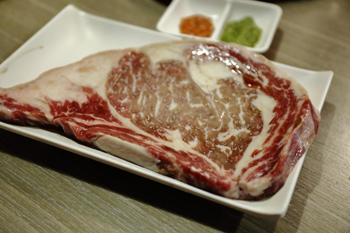 【食||台北】燒桶子 韓風立燒〜正宗汽油桶韓國烤肉/非凡大探索推薦/站著吃烤肉/國父紀念館燒肉