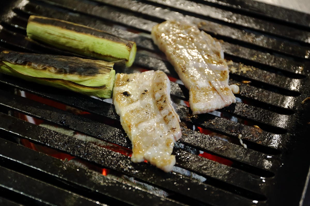 【食||台北】燒桶子 韓風立燒〜正宗汽油桶韓國烤肉/非凡大探索推薦/站著吃烤肉/國父紀念館燒肉