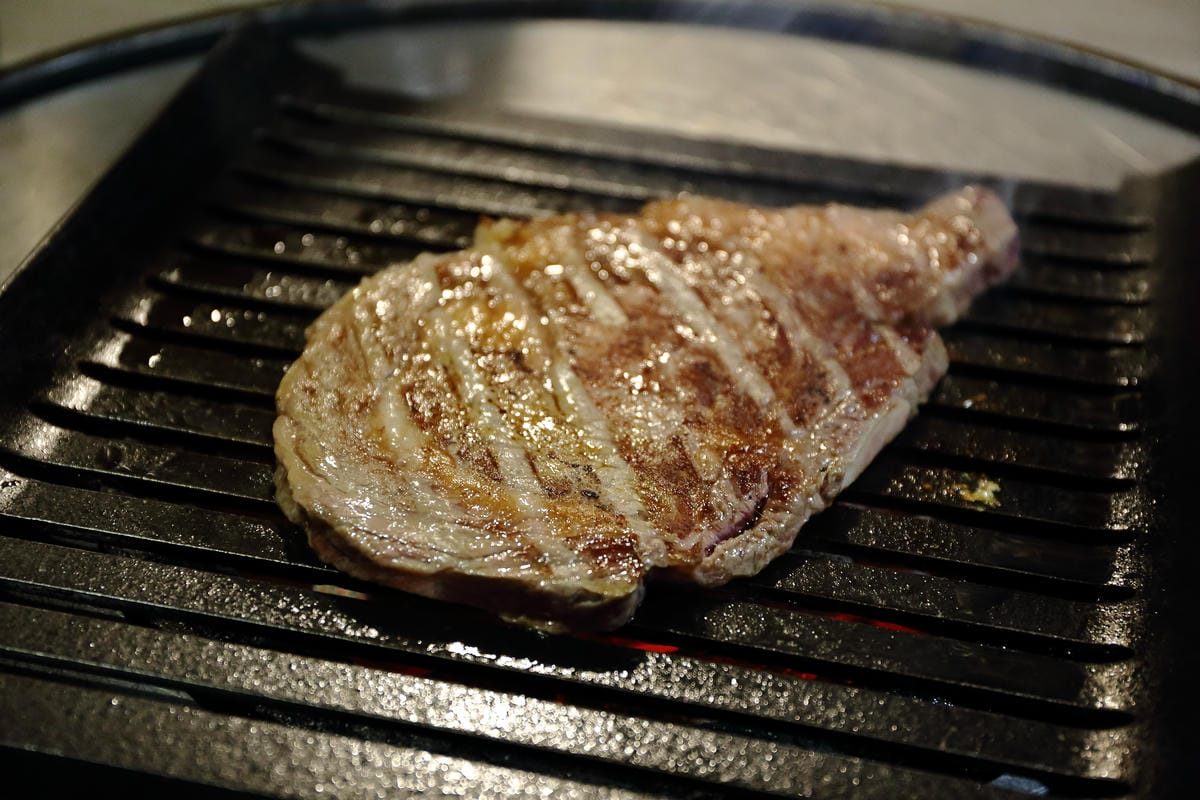 【食||台北】燒桶子 韓風立燒〜正宗汽油桶韓國烤肉/非凡大探索推薦/站著吃烤肉/國父紀念館燒肉