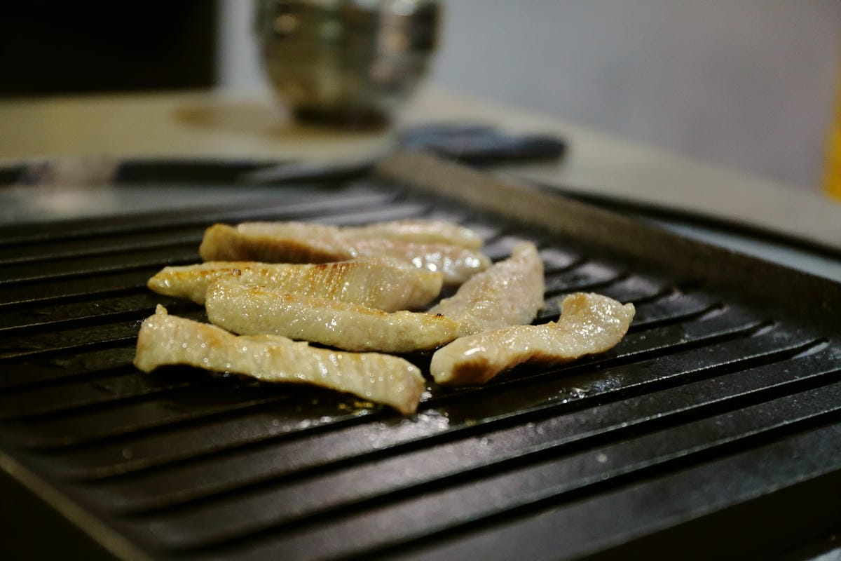 【食||台北】燒桶子 韓風立燒〜正宗汽油桶韓國烤肉/非凡大探索推薦/站著吃烤肉/國父紀念館燒肉