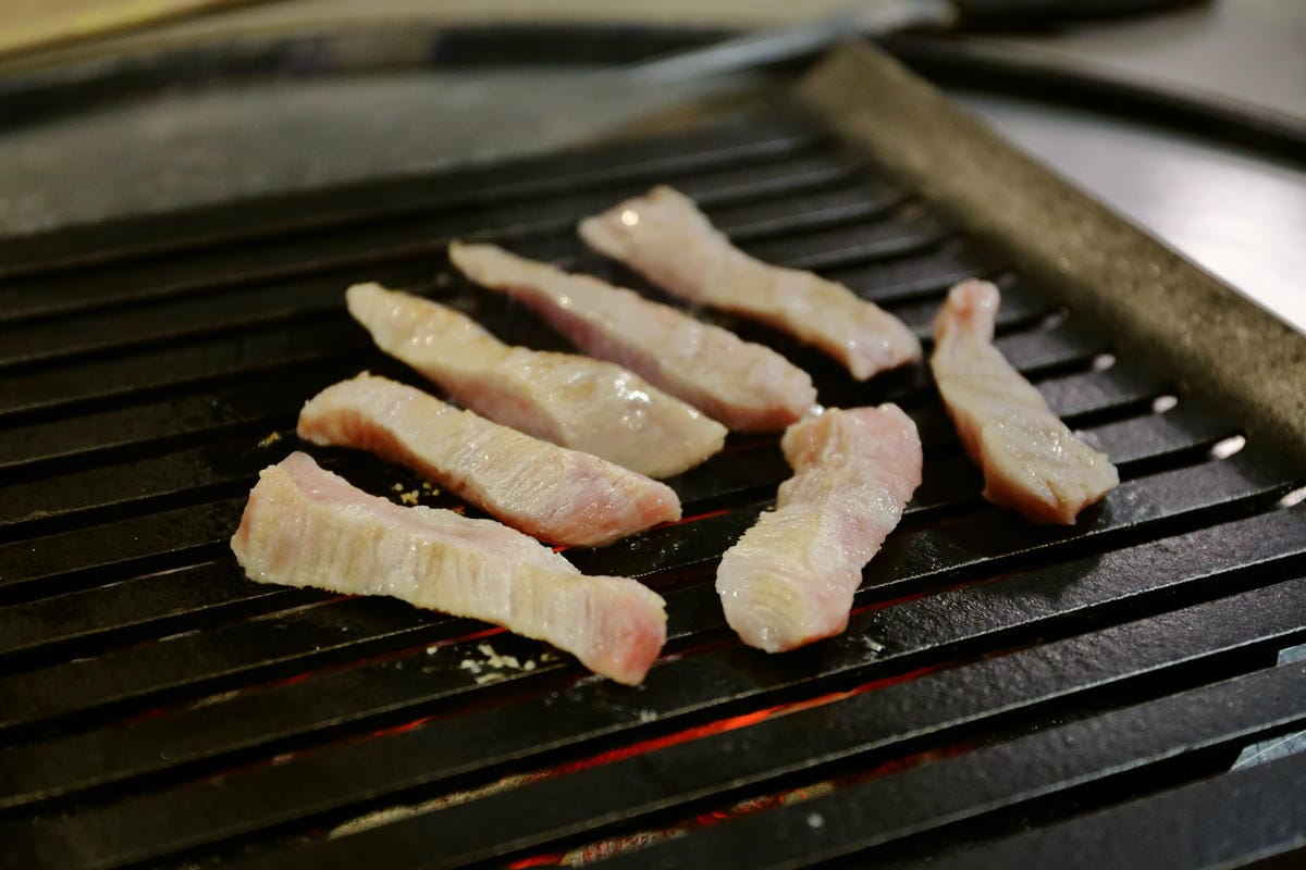 【食||台北】燒桶子 韓風立燒〜正宗汽油桶韓國烤肉/非凡大探索推薦/站著吃烤肉/國父紀念館燒肉