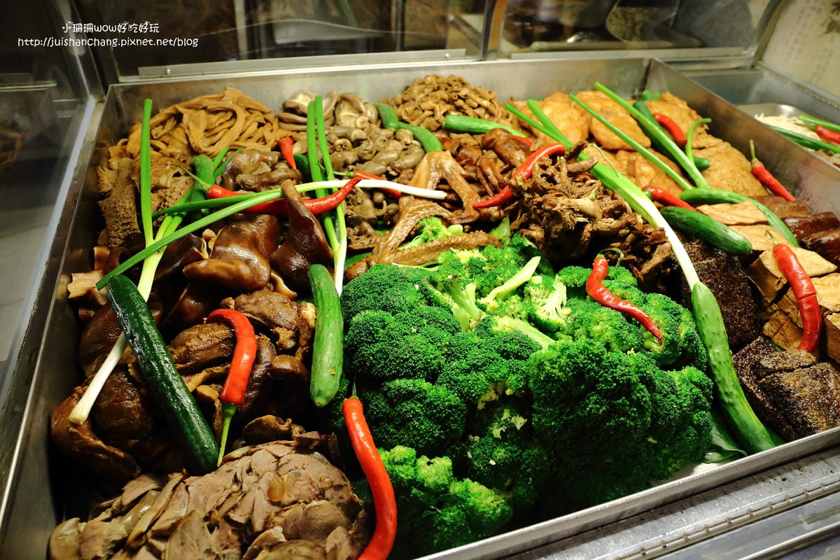 【食||中壢】三國麻辣豆腐鴨血～超揪西噴汁麻辣豆腐鴨血，挑戰你的味蕾！(已歇業)