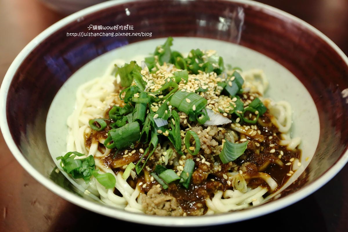 【食||中壢】三國麻辣豆腐鴨血～超揪西噴汁麻辣豆腐鴨血，挑戰你的味蕾！(已歇業)